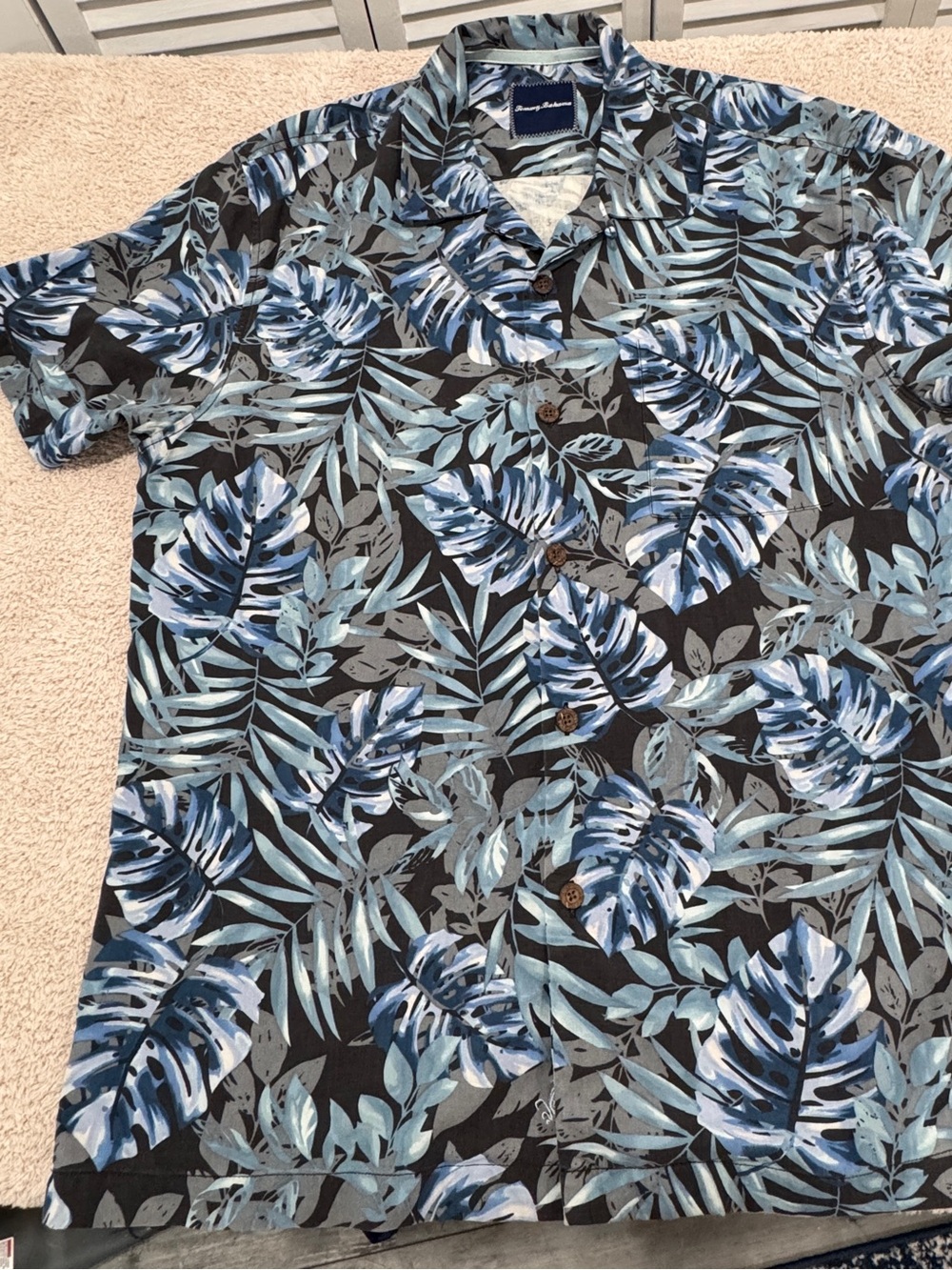 Tommy Bahama Silk Camp Shirt Men’s M Blue Gray Tropical Leaf Print